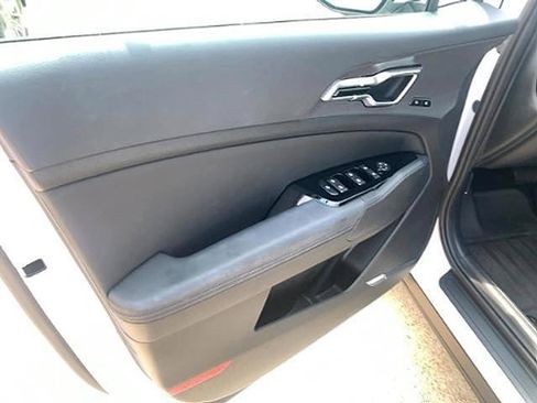 Used 2025 Kia Sportage SX image 21