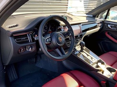 Certified 2026 Porsche Macan image 4