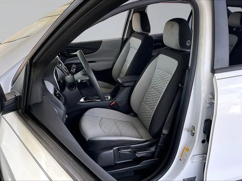 Used 2020 Chevrolet Equinox LS image 18