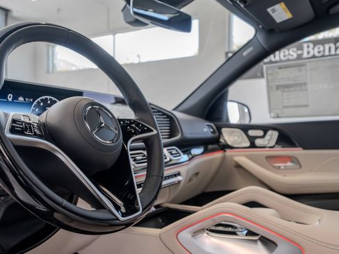 New 2026 Mercedes-Benz GLS 580 4MATIC image 7