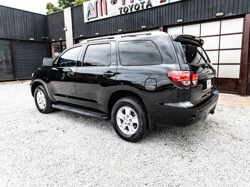 Used 2018 Toyota Sequoia SR5 RWD image 6