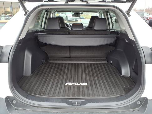 Used 2020 Toyota RAV4 XLE Premium image 11