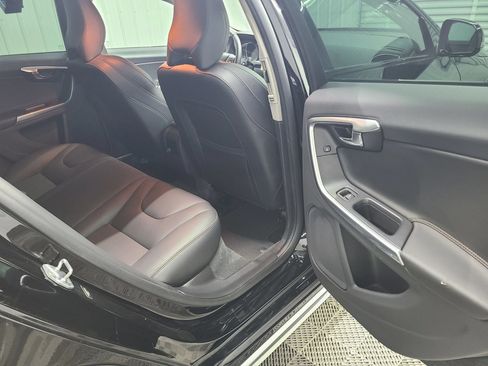 Used 2016 Volvo V60 T5 Cross Country AWD/4WD image 40