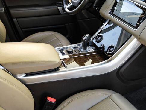 Used 2019 Land Rover Range Rover Sport HSE image 16