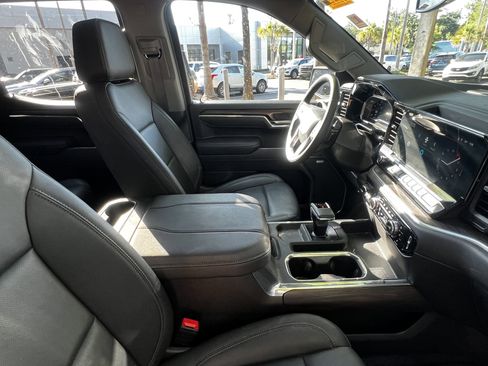 Used 2025 GMC Sierra 1500 SLT w/ SLT Premium Plus Package image 45