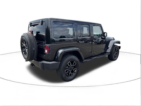 Used 2018 Jeep Wrangler Unlimited Sahara AWD/4WD image 3