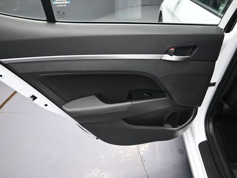 Used 2020 Hyundai Elantra SEL w/ Winter Weather Package image 28