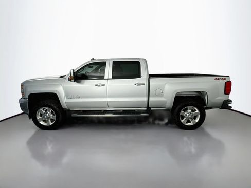 Used 2019 Chevrolet Silverado 2500 W/T AWD/4WD image 4