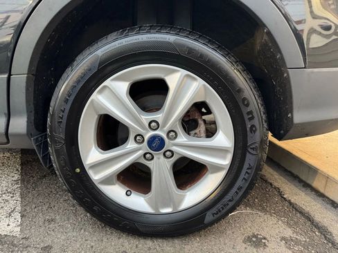 Used 2015 Ford Escape SE image 31