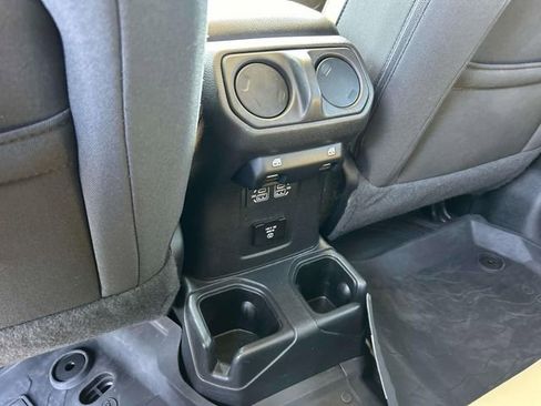 Used 2022 Jeep Gladiator Sport AWD/4WD image 19