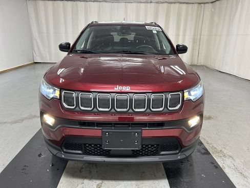 Used 2022 Jeep Compass Latitude w/ Convenience Group AWD/4WD image 3