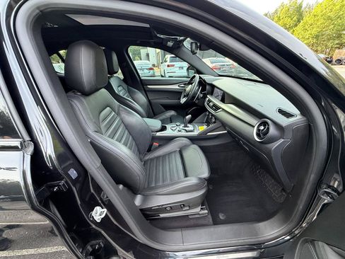Used 2022 Alfa Romeo Stelvio Veloce AWD/4WD image 15
