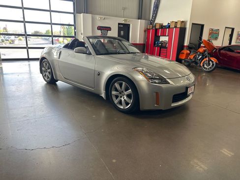 Used 2004 Nissan 350Z Enthusiast w/ Side Airbags Pkg image 45