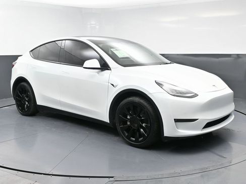 Used 2021 Tesla Model Y 2WD image 2