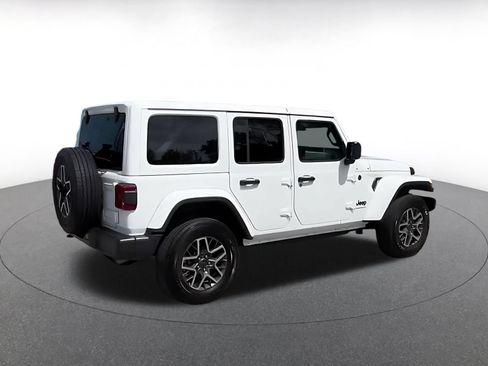 Used 2025 Jeep Wrangler Unlimited Sahara AWD/4WD image 15