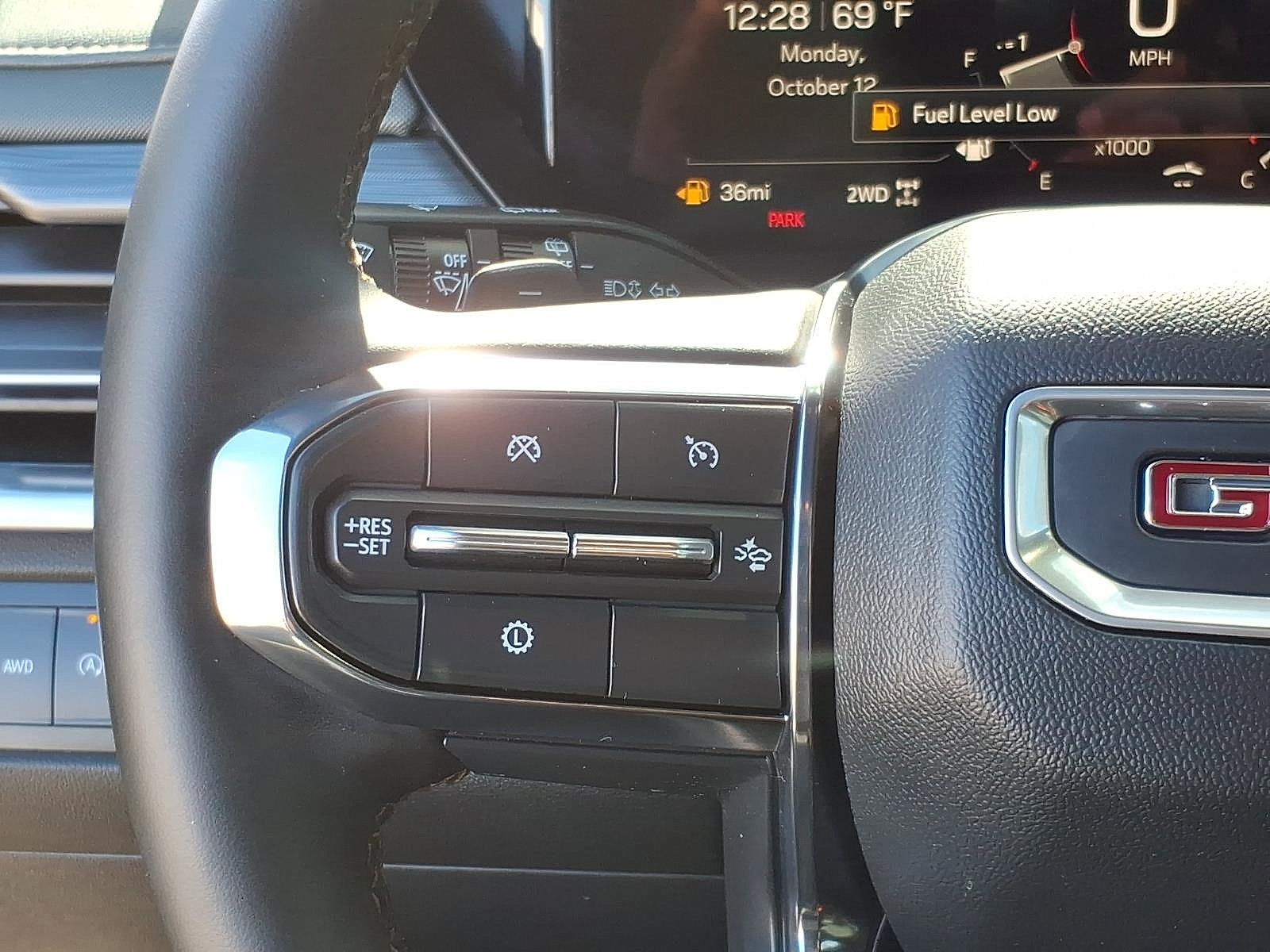 Used 2024 GMC Acadia AT4 AWD/4WD image 18