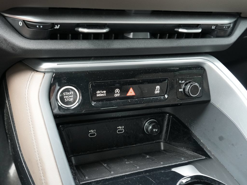 Used 2025 Audi Q5 Premium Plus w/ Premium Plus AWD/4WD image 30