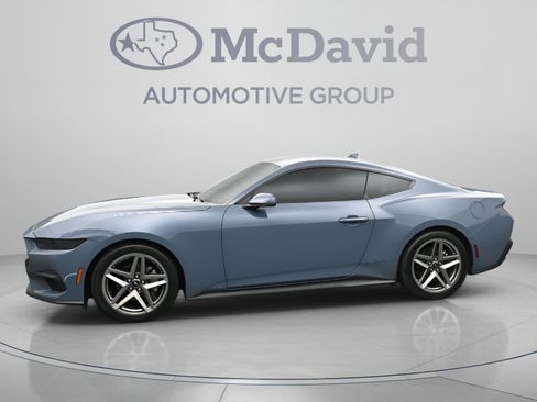 Used 2025 Ford Mustang Coupe RWD image 5