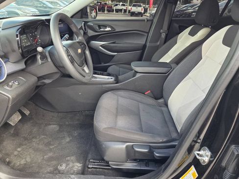 Certified 2024 Chevrolet Trax LS FWD image 4
