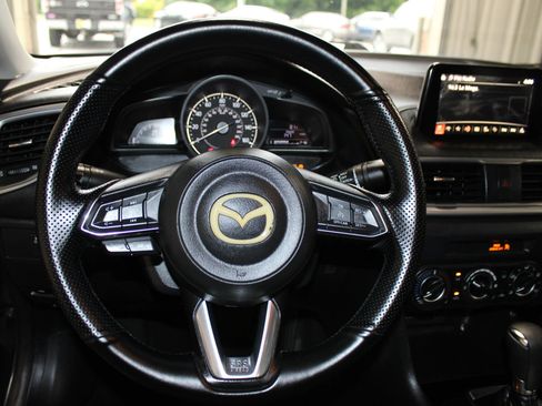 Used 2018 MAZDA MAZDA3 Sport w/ Preferred Equipment Package FWD image 12