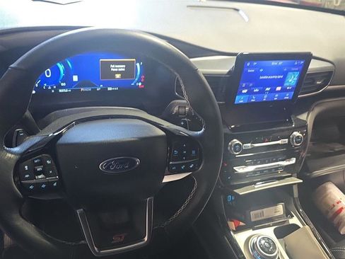 Used 2023 Ford Explorer ST image 9