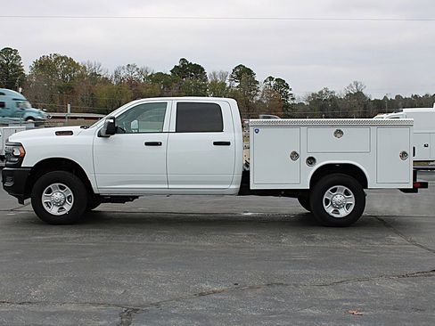 Used 2023 RAM 3500 Tradesman w/ Convenience Group image 6