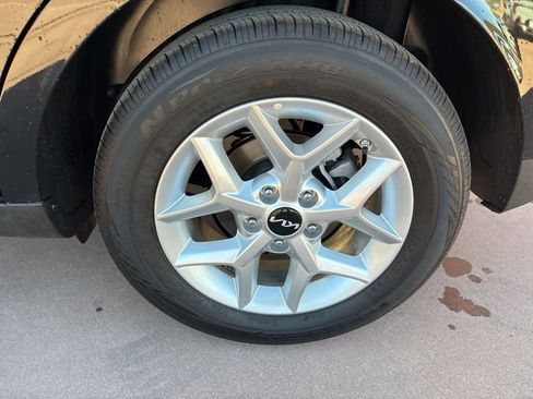 Certified 2025 Kia Soul LX FWD image 35