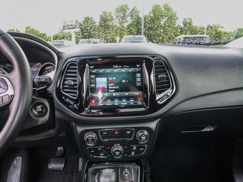 Used 2018 Jeep Compass Limited w/ Navigation Group AWD/4WD image 28