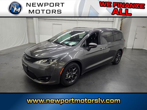 Used 2019 Chrysler Pacifica Touring Plus w/ S Appearance Package FWD image 1