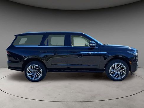 New 2026 Lincoln Navigator Reserve AWD/4WD image 10