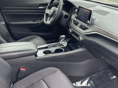 Used 2024 Nissan Altima 2.5 SV FWD image 16