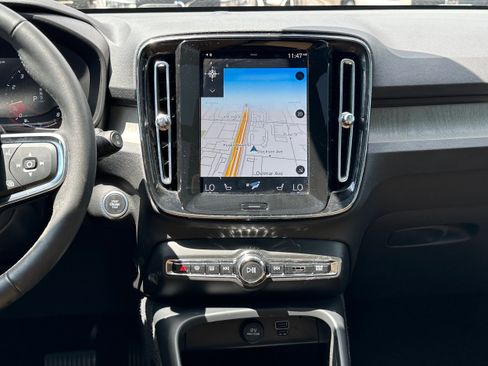 Used 2022 Volvo XC40 T5 Inscription image 14