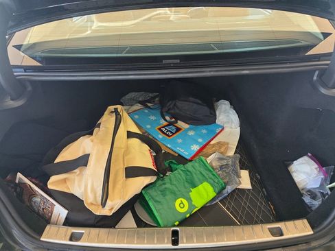 Used 2020 BMW 740i w/ Premium Package image 23