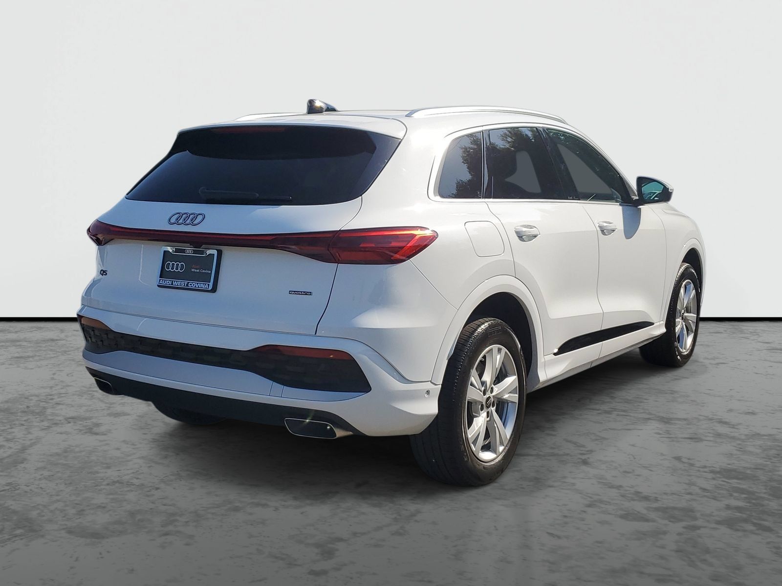 Used 2025 Audi Q5 Premium w/ Convenience Package AWD/4WD image 4