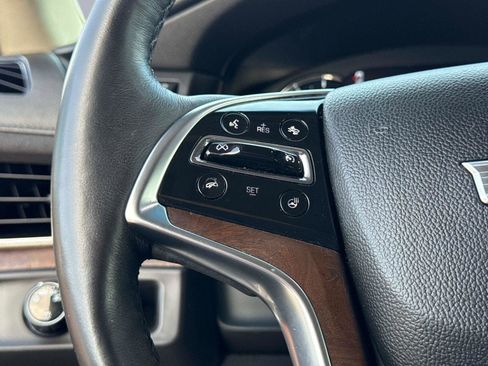 Used 2017 Cadillac Escalade Premium Luxury RWD image 32