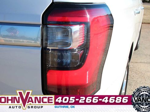 Used 2019 Ford Expedition Platinum image 12