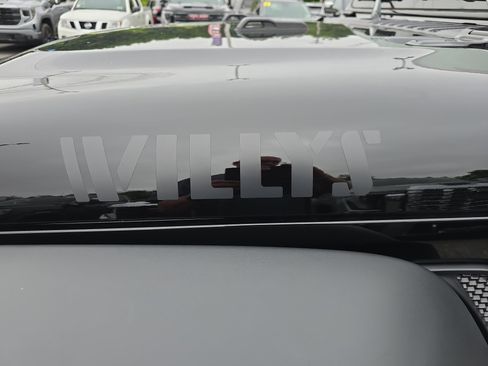 Used 2025 Jeep Wrangler Willys AWD/4WD image 9