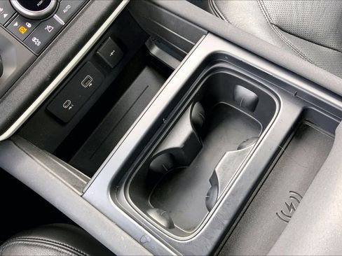 Used 2023 Land Rover Defender 110 SE image 33