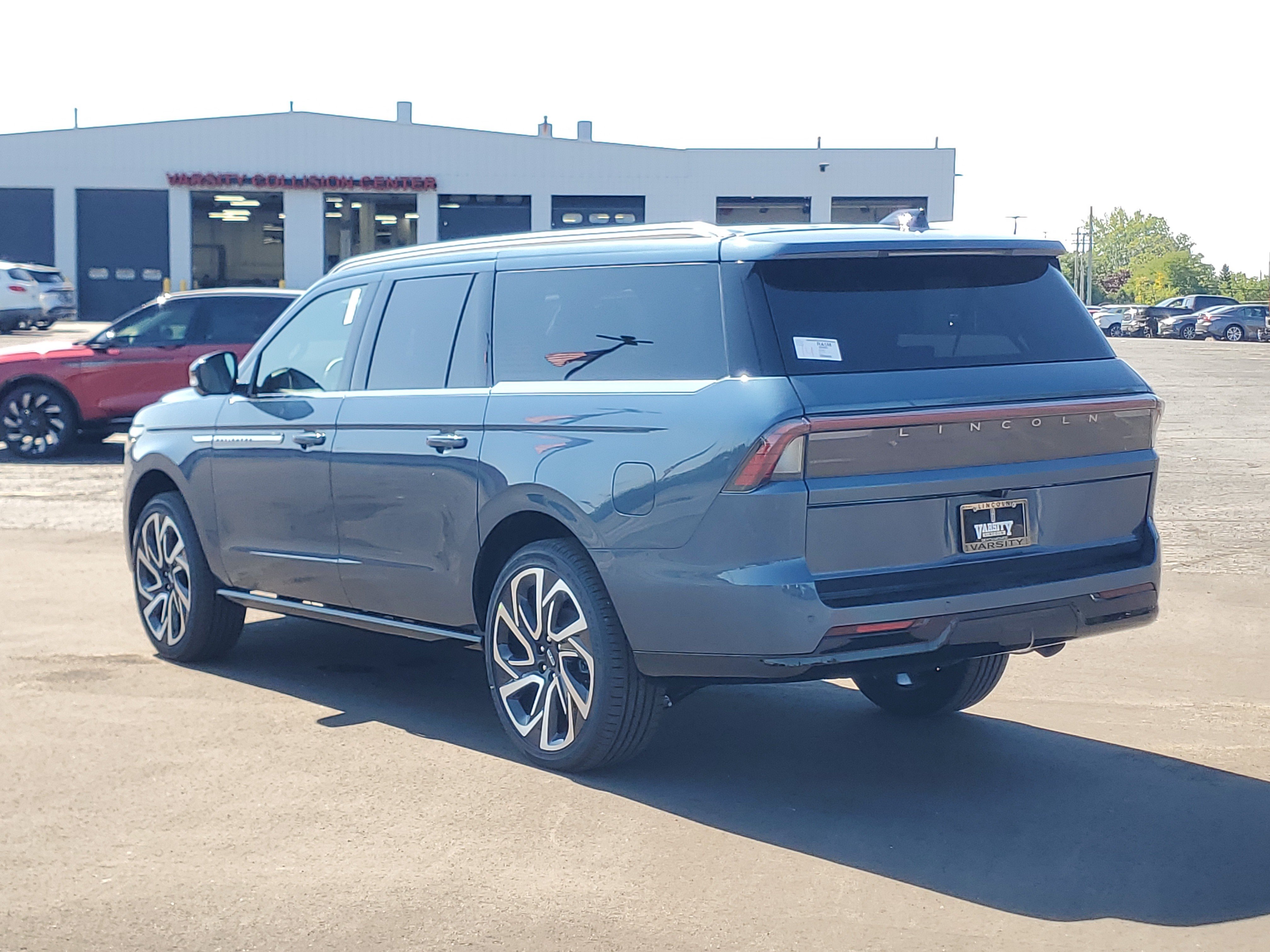 New 2027 Lincoln Navigator L Reserve AWD/4WD image 3