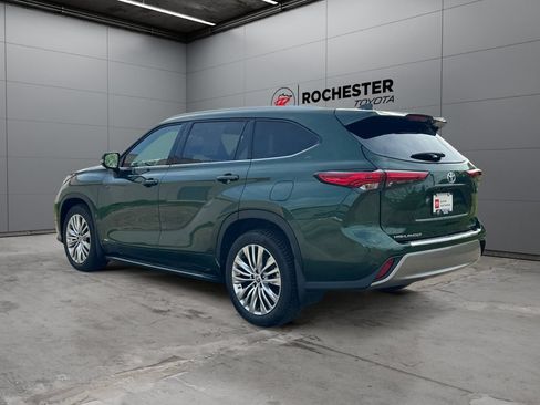 Used 2023 Toyota Highlander Platinum AWD/4WD image 3