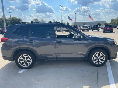 Used 2024 Subaru Forester Premium AWD/4WD image 2