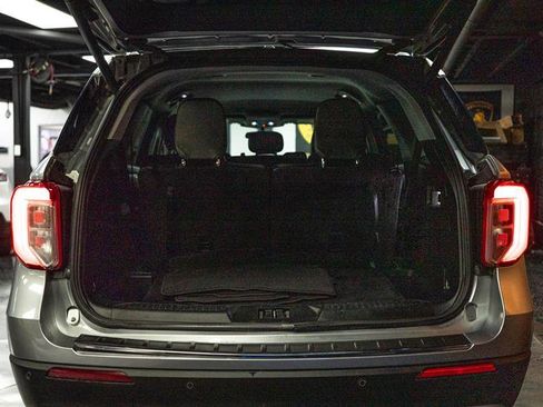 Used 2023 Ford Explorer XLT w/ Equipment Group 202A image 7