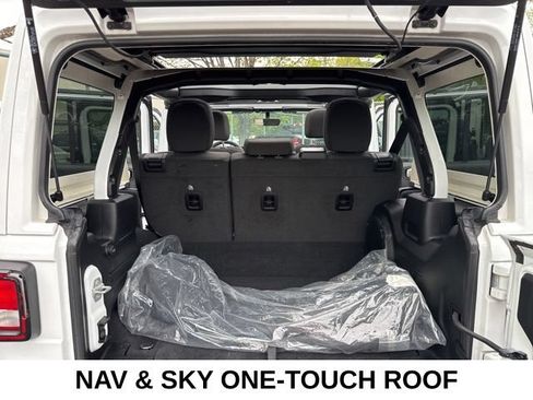 Used 2023 Jeep Wrangler Unlimited w/ Sun & Screen Package AWD/4WD image 38