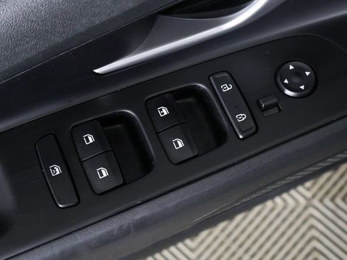 Used 2021 Hyundai Elantra SE image 35