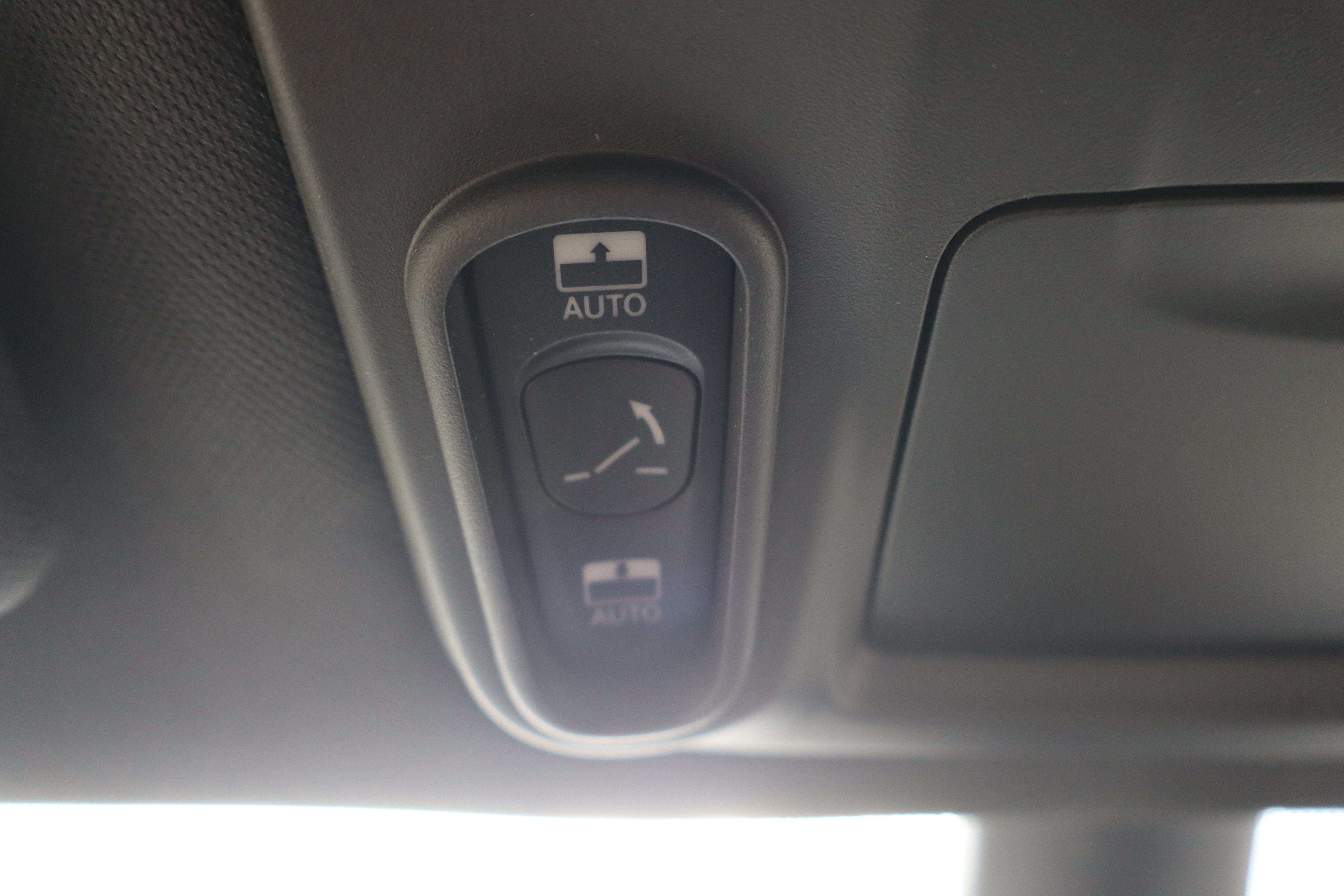 Used 2025 Chrysler Pacifica Limited FWD image 27
