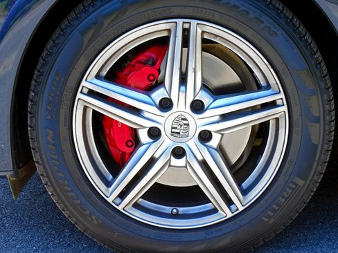 Used 2014 Porsche Cayenne GTS image 11