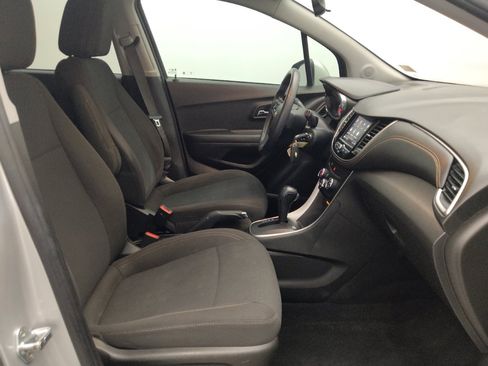 Used 2021 Chevrolet Trax LS w/ Tint and Cruise Package FWD image 21