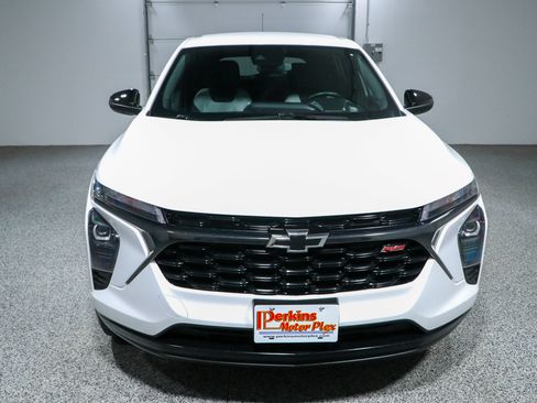 Used 2024 Chevrolet Trax RS w/ Driver Confidence Package FWD image 4