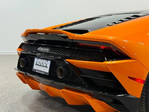 Used 2021 Lamborghini Huracan EVO image 34