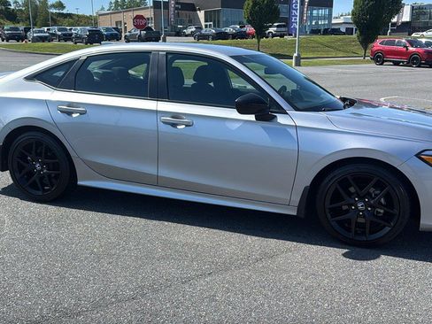 Used 2024 Honda Civic Sport image 3